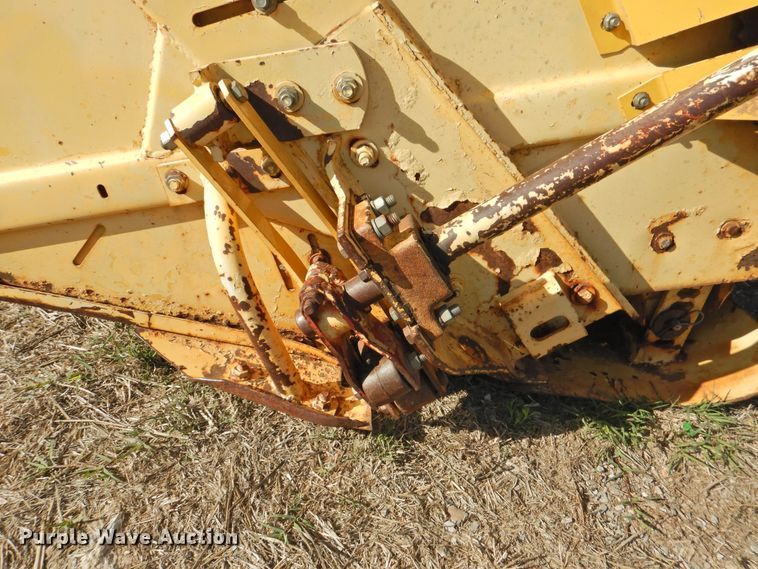 image for item DJ8362 1992 New Holland 1118  windrower