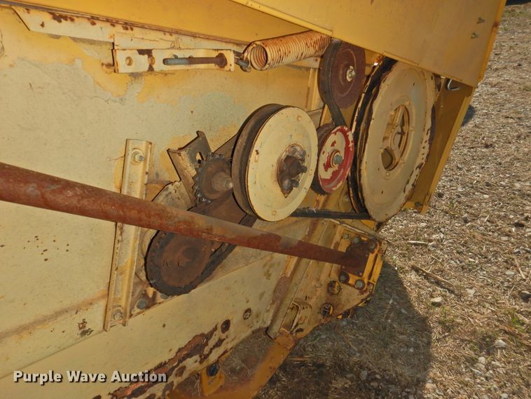 image for item DJ8362 1992 New Holland 1118  windrower