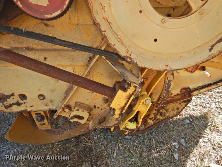 image for item DJ8362 1992 New Holland 1118  windrower