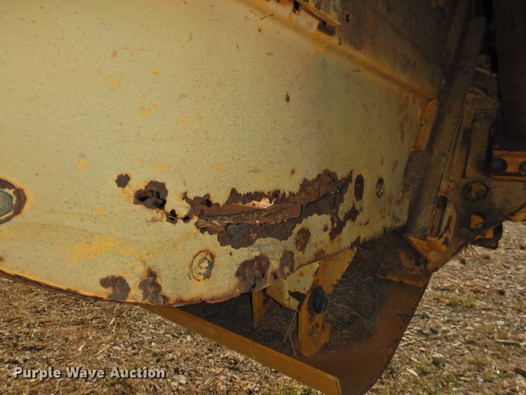 image for item DJ8362 1992 New Holland 1118  windrower