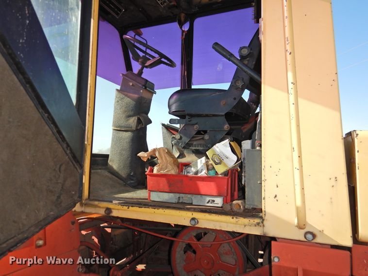 image for item DJ8362 1992 New Holland 1118  windrower