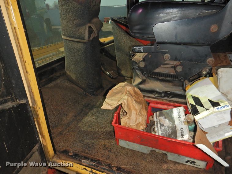 image for item DJ8362 1992 New Holland 1118  windrower