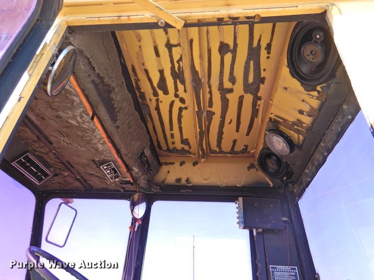 image for item DJ8362 1992 New Holland 1118  windrower