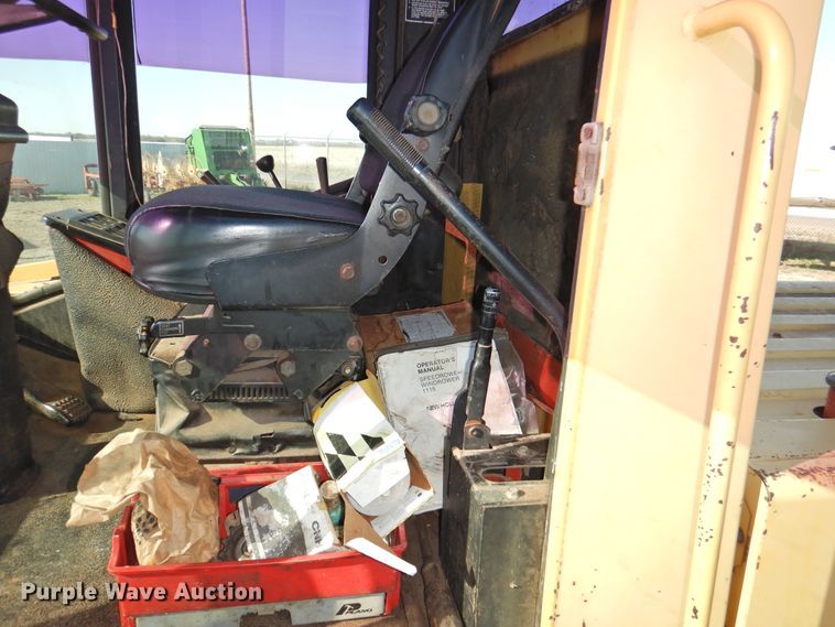 image for item DJ8362 1992 New Holland 1118  windrower