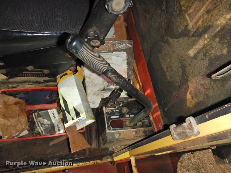 image for item DJ8362 1992 New Holland 1118  windrower