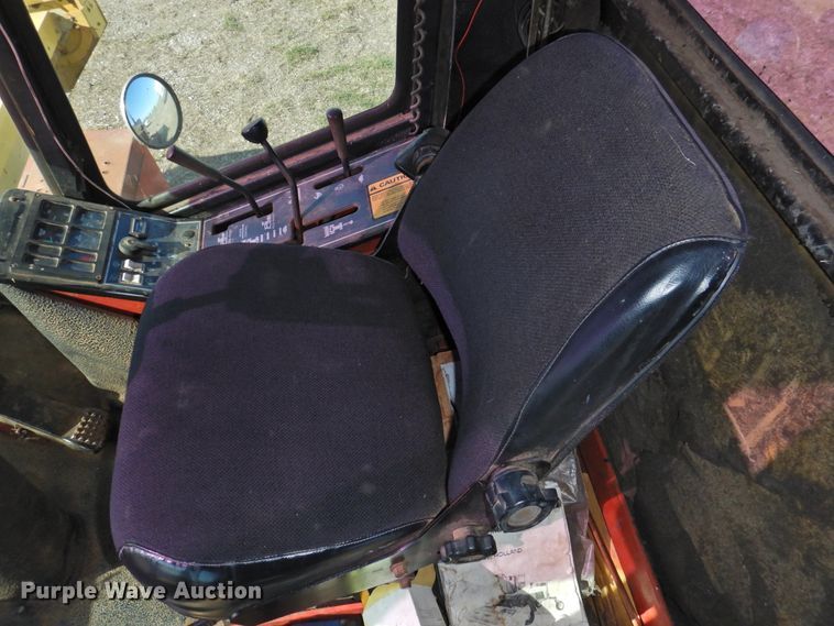 image for item DJ8362 1992 New Holland 1118  windrower