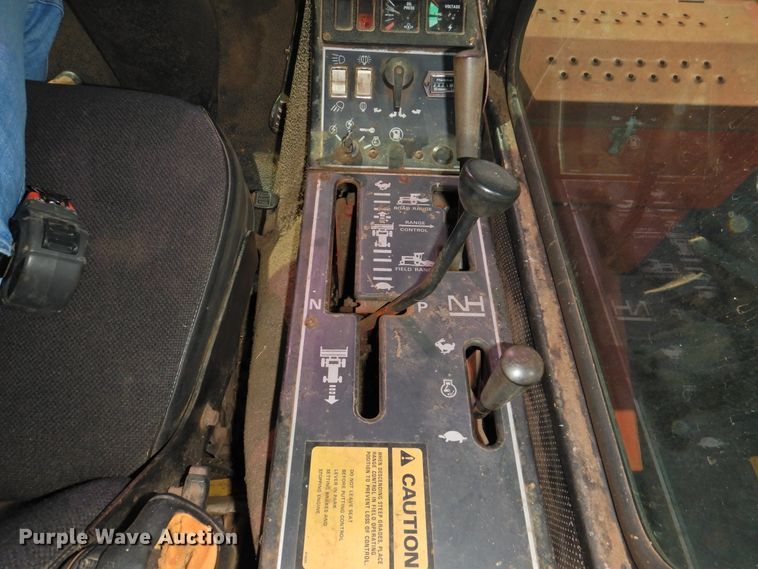 image for item DJ8362 1992 New Holland 1118  windrower