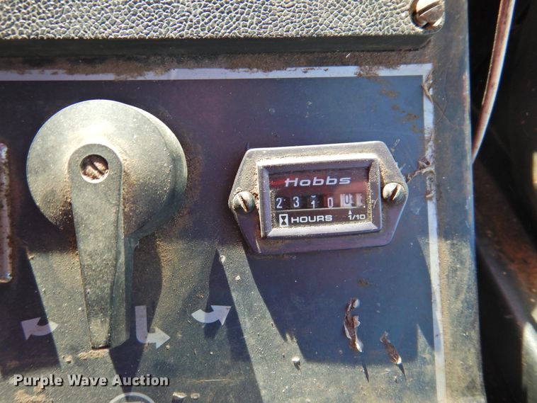 image for item DJ8362 1992 New Holland 1118  windrower