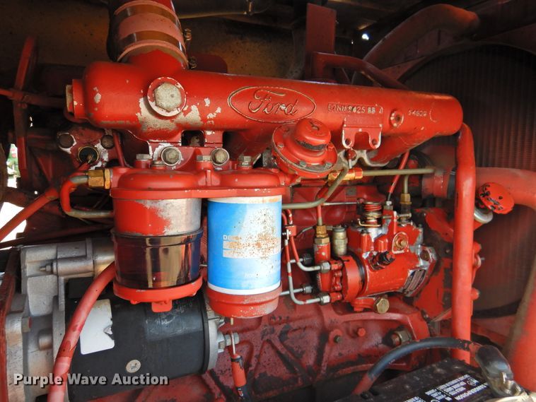 image for item DJ8362 1992 New Holland 1118  windrower