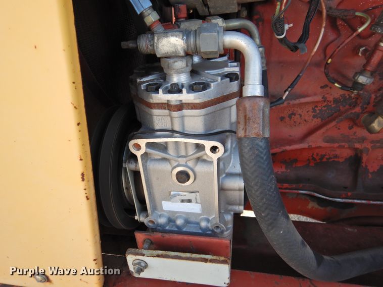 image for item DJ8362 1992 New Holland 1118  windrower