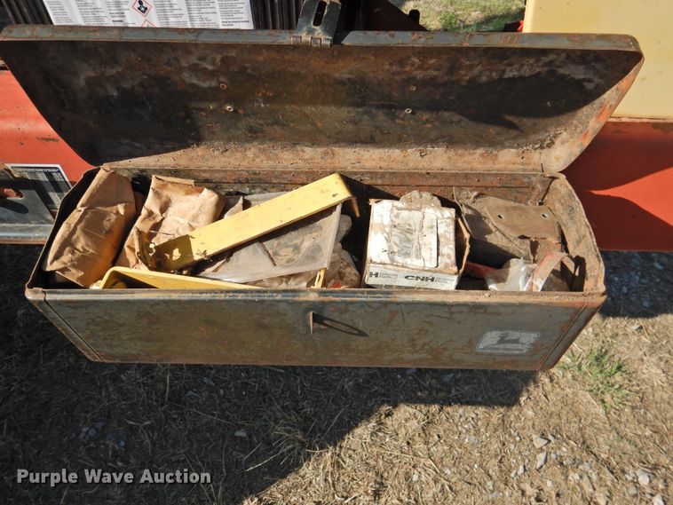 image for item DJ8362 1992 New Holland 1118  windrower