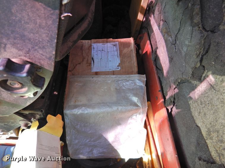 image for item DJ8362 1992 New Holland 1118  windrower