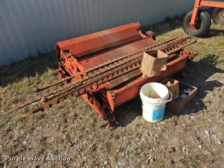 image for item DJ8362 1992 New Holland 1118  windrower