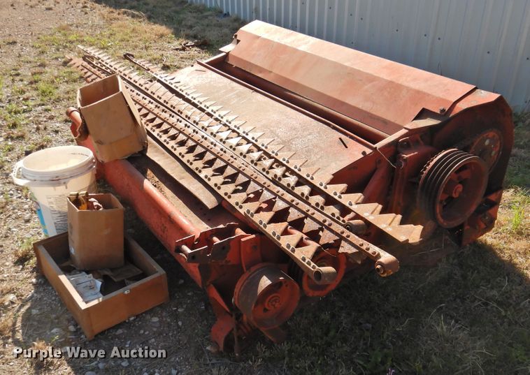 image for item DJ8362 1992 New Holland 1118  windrower