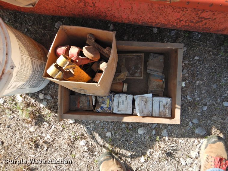 image for item DJ8362 1992 New Holland 1118  windrower