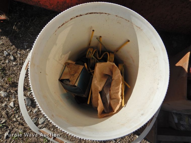 image for item DJ8362 1992 New Holland 1118  windrower