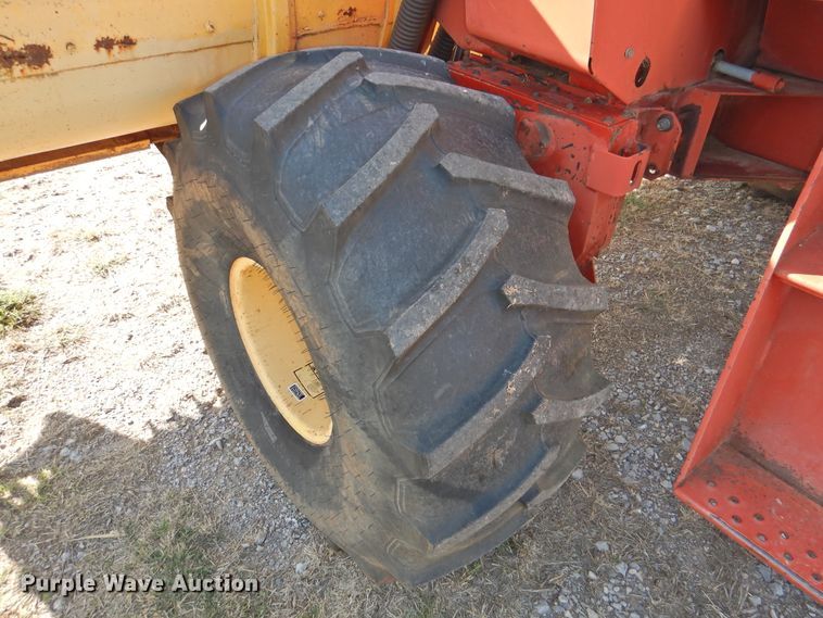 image for item DJ8362 1992 New Holland 1118  windrower