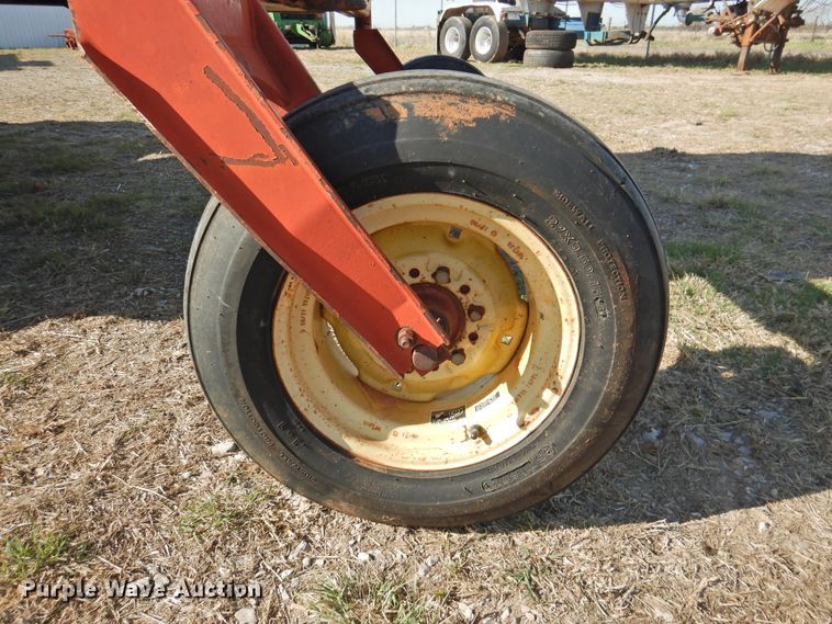 image for item DJ8362 1992 New Holland 1118  windrower