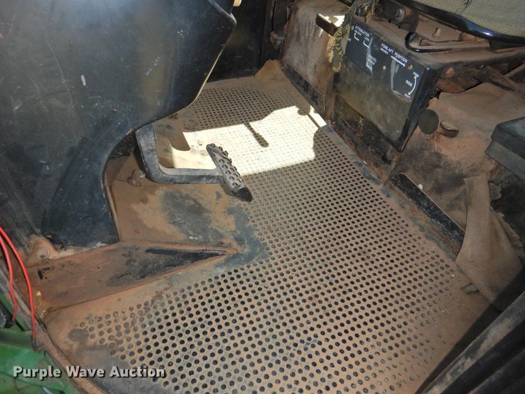 image for item DJ8423 1981 John Deere 8640  4WD tractor