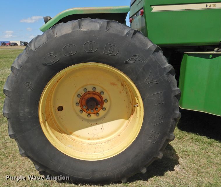 image for item DJ8423 1981 John Deere 8640  4WD tractor