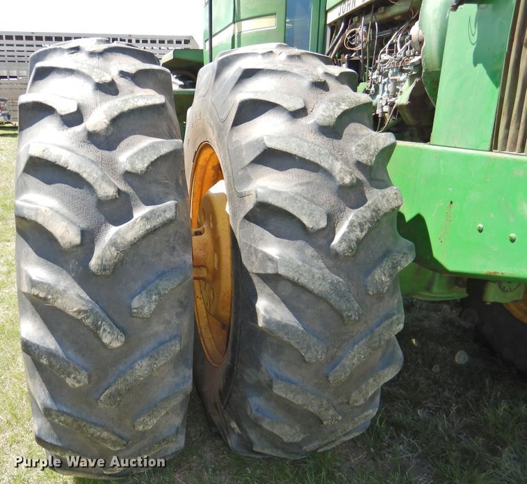 image for item DJ8423 1981 John Deere 8640  4WD tractor