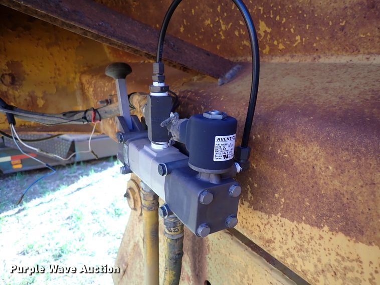 image for item DK4576 1984 Load King 2030 bottom dump trailer