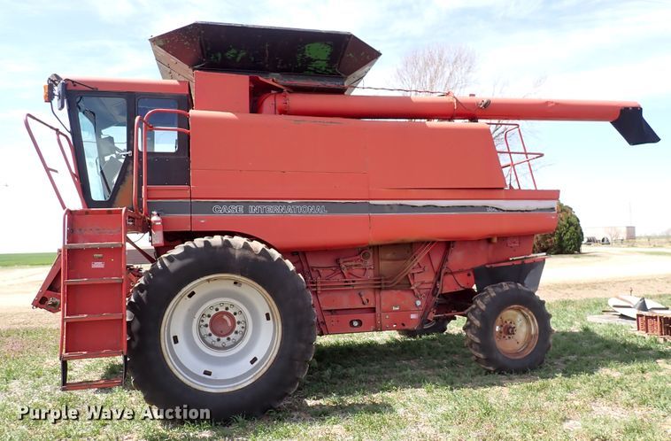 image for item DK4581 1993 Case IH 1688  combine