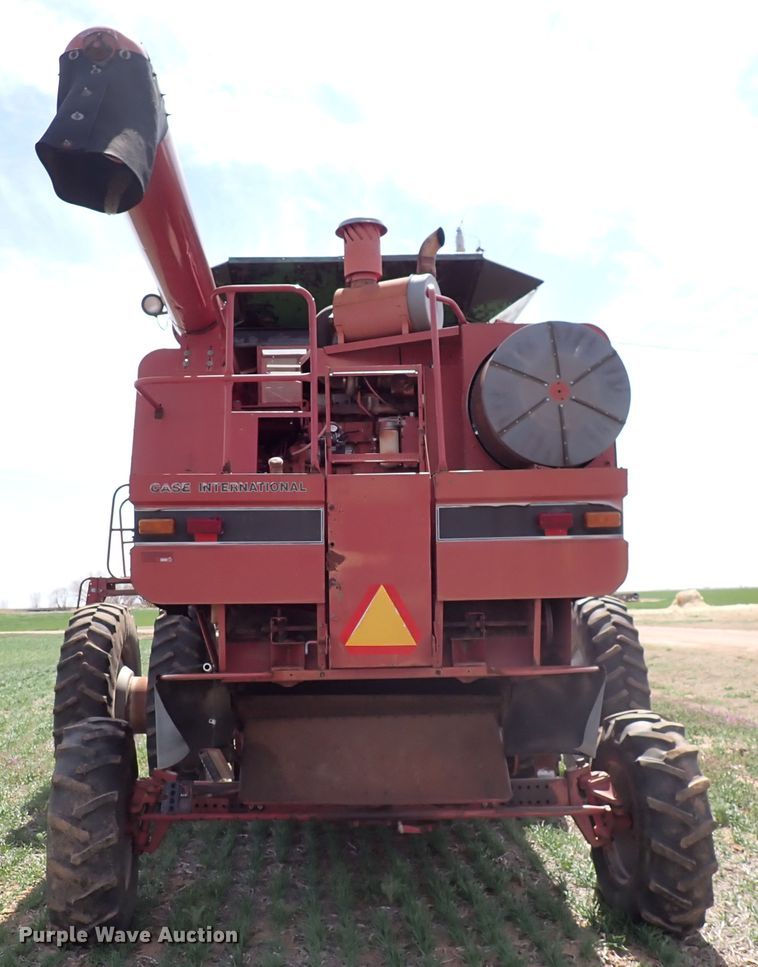 image for item DK4581 1993 Case IH 1688  combine