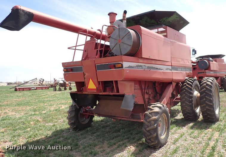 image for item DK4581 1993 Case IH 1688  combine