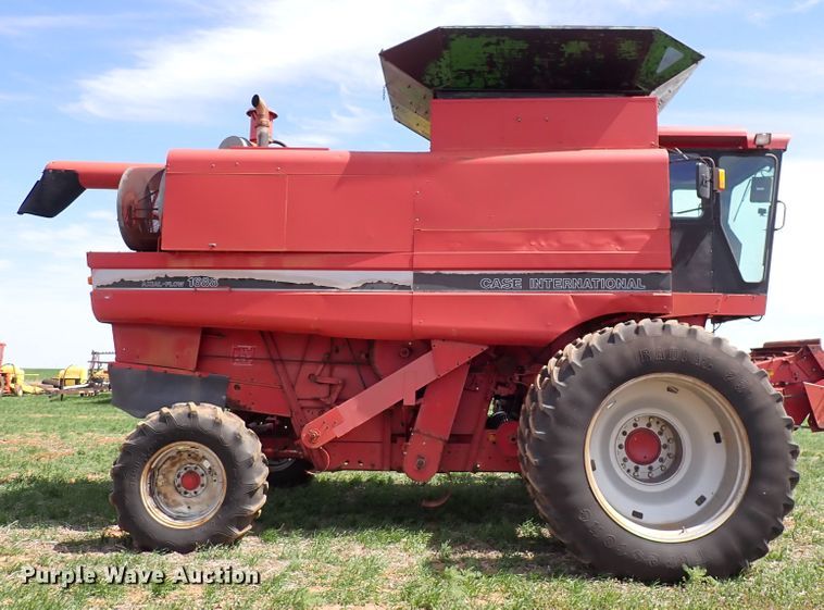 image for item DK4581 1993 Case IH 1688  combine