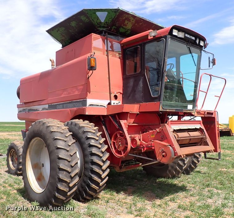 image for item DK4581 1993 Case IH 1688  combine