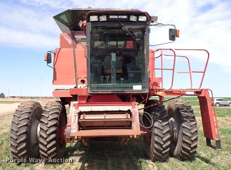 image for item DK4581 1993 Case IH 1688  combine