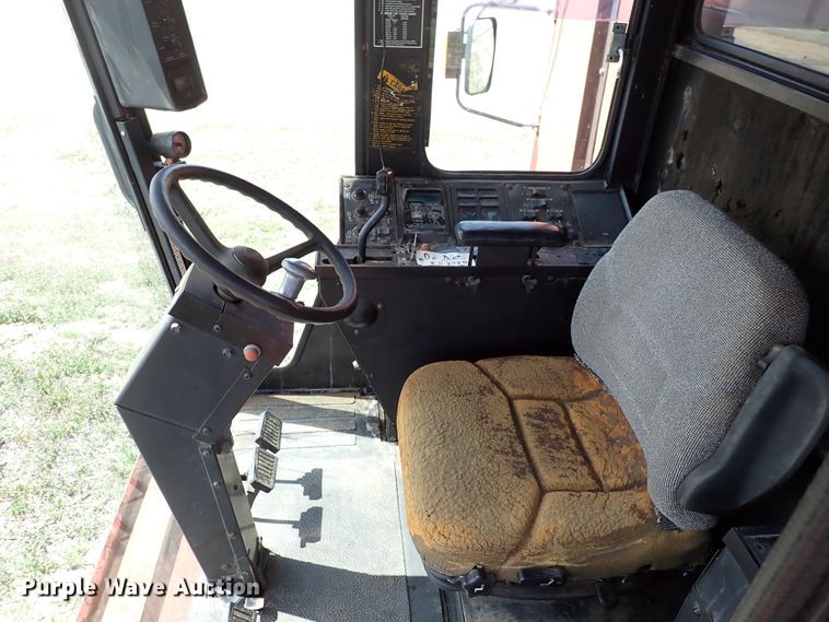 image for item DK4581 1993 Case IH 1688  combine