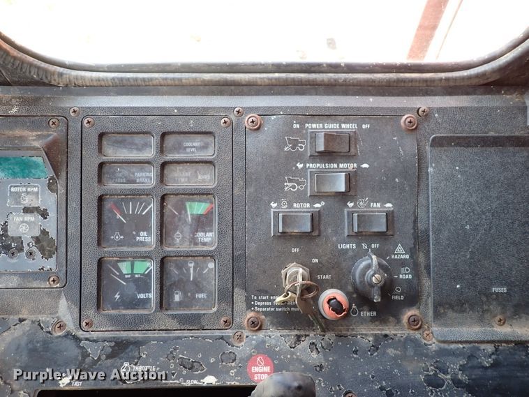 image for item DK4581 1993 Case IH 1688  combine