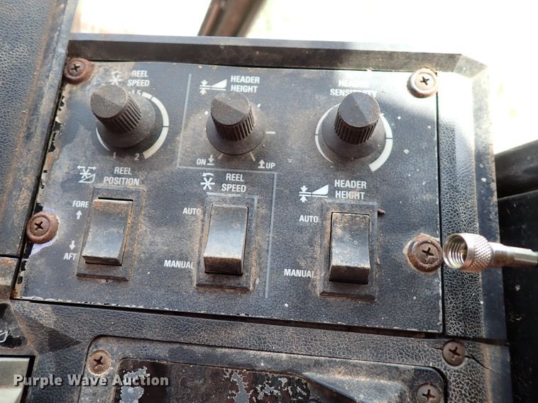 image for item DK4581 1993 Case IH 1688  combine