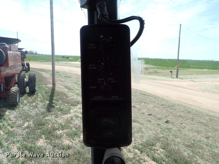 image for item DK4581 1993 Case IH 1688  combine