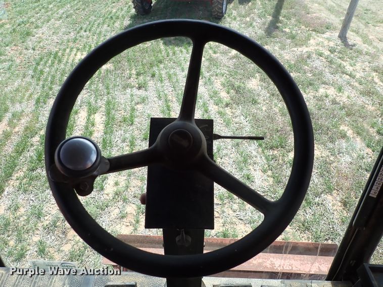 image for item DK4581 1993 Case IH 1688  combine