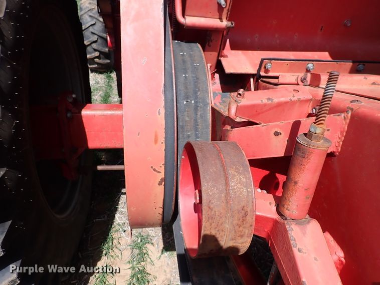 image for item DK4581 1993 Case IH 1688  combine