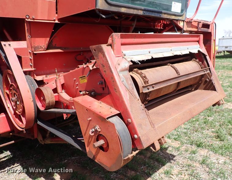image for item DK4581 1993 Case IH 1688  combine