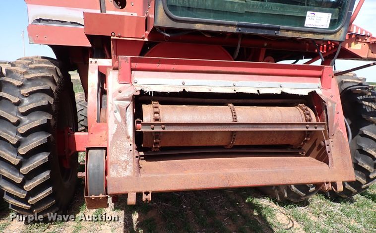 image for item DK4581 1993 Case IH 1688  combine