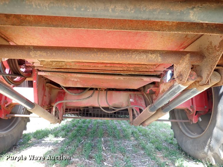 image for item DK4581 1993 Case IH 1688  combine