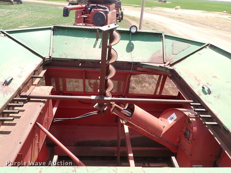 image for item DK4581 1993 Case IH 1688  combine