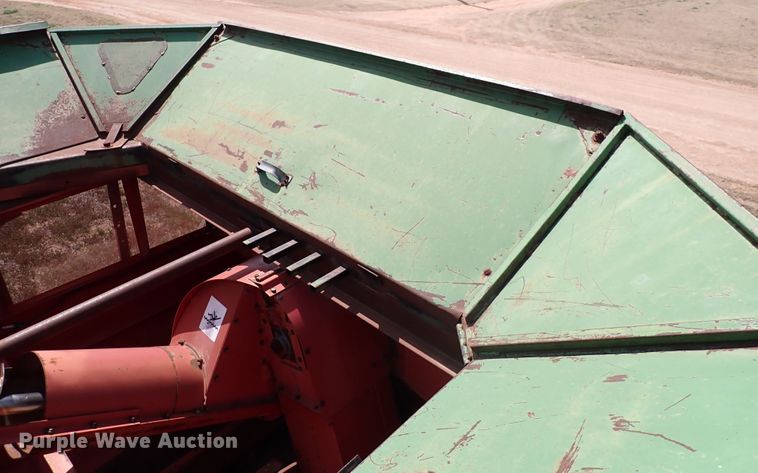 image for item DK4581 1993 Case IH 1688  combine