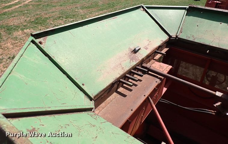 image for item DK4581 1993 Case IH 1688  combine