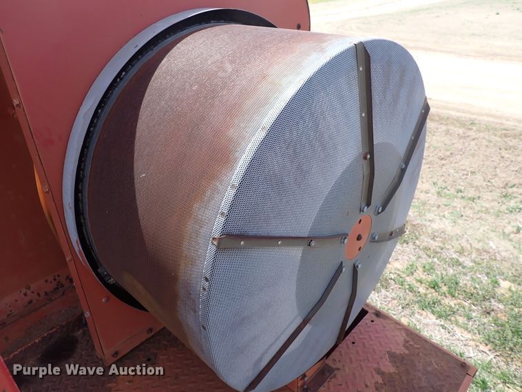 image for item DK4581 1993 Case IH 1688  combine