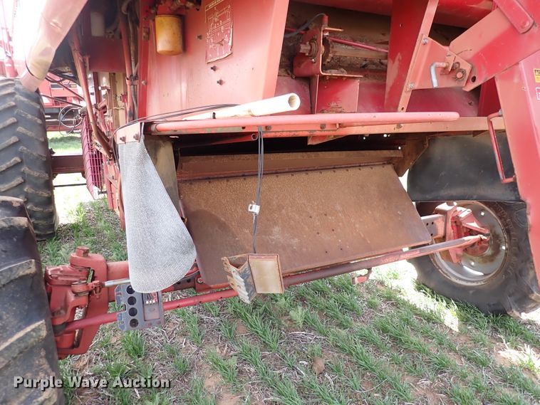 image for item DK4581 1993 Case IH 1688  combine