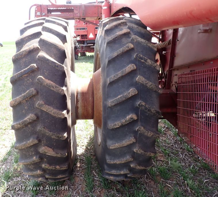image for item DK4581 1993 Case IH 1688  combine