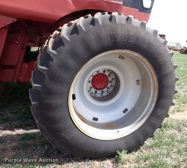 image for item DK4581 1993 Case IH 1688  combine
