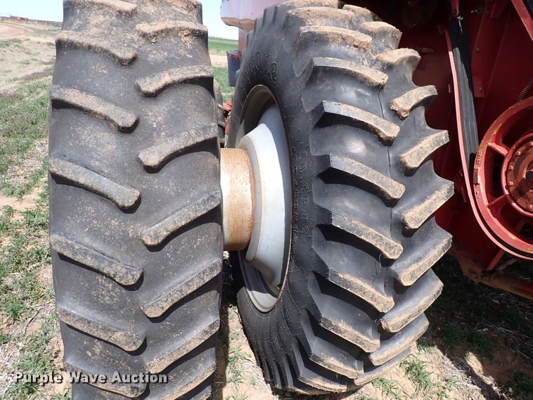 image for item DK4581 1993 Case IH 1688  combine