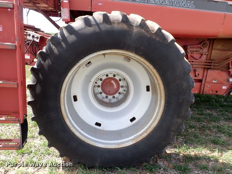 image for item DK4581 1993 Case IH 1688  combine
